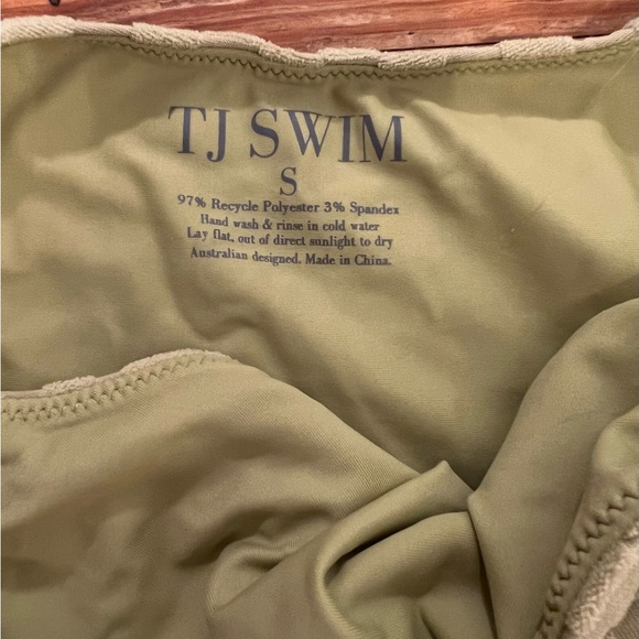 Bikini - Picture 9 of 14